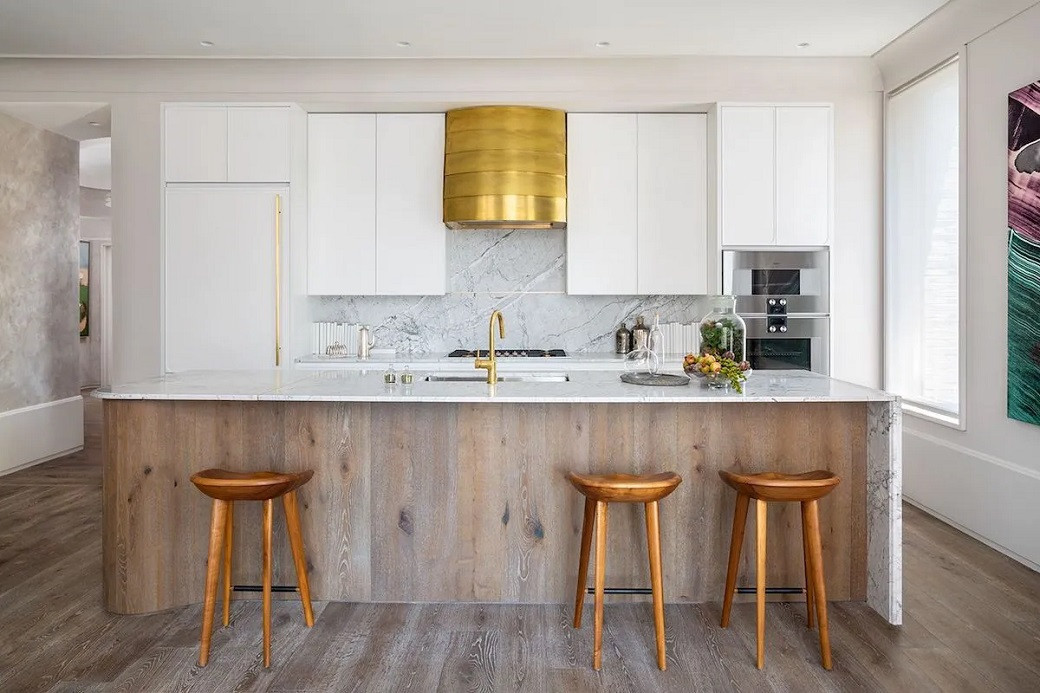 Two-toned Kitchens